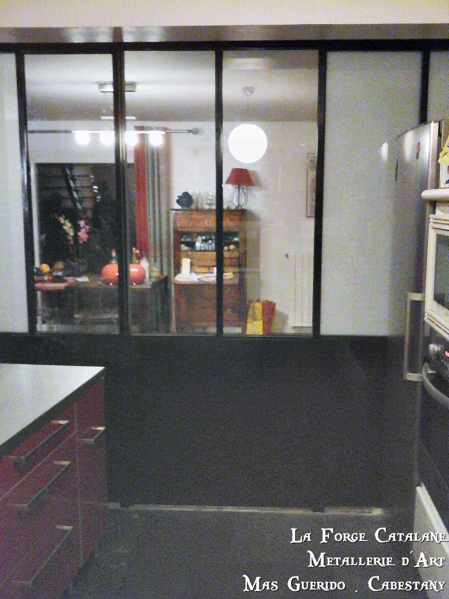 verriere soubassement tole clair fer forge catalane.jpg